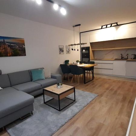 Bpr Space Grey Home With Balcony Budapeşte Dış mekan fotoğraf